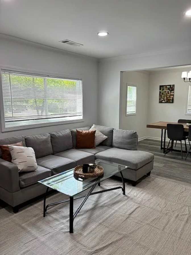 Alcove Rooms's room