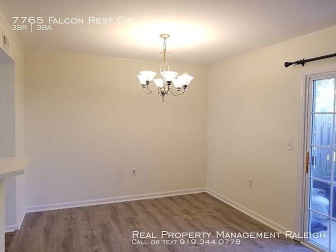 Alcove Rooms's room