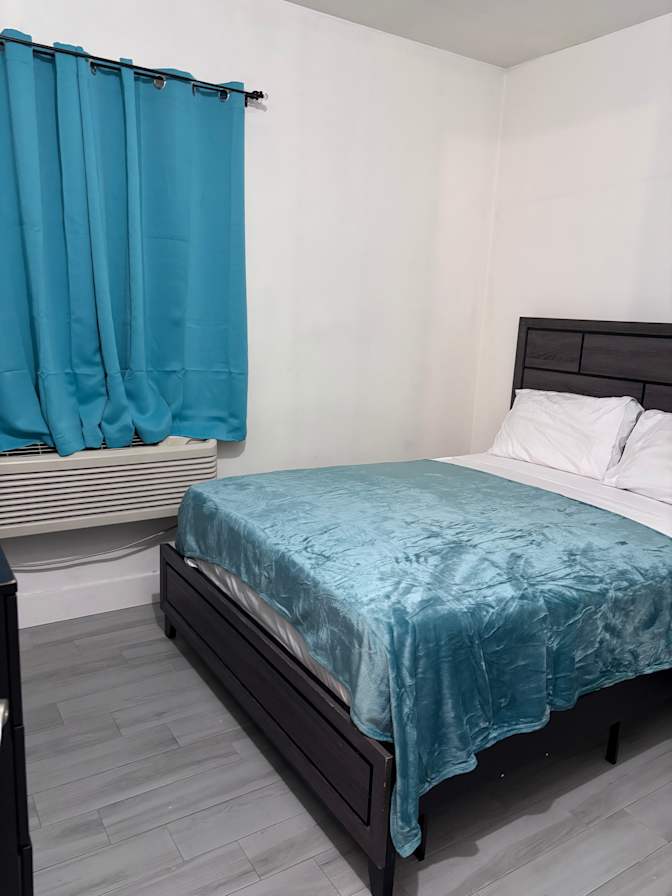 BROOKLYN APARTMENT SHARE LONG OR SHORT TERM's room