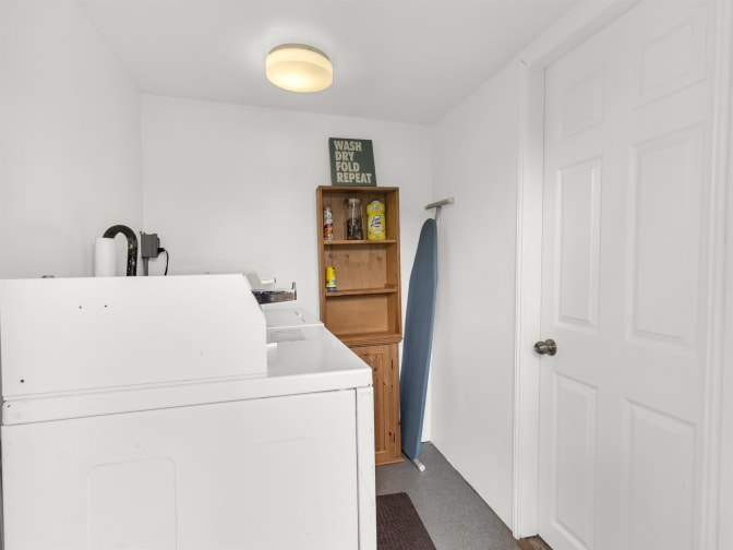 Tom (Langara Share House)'s room