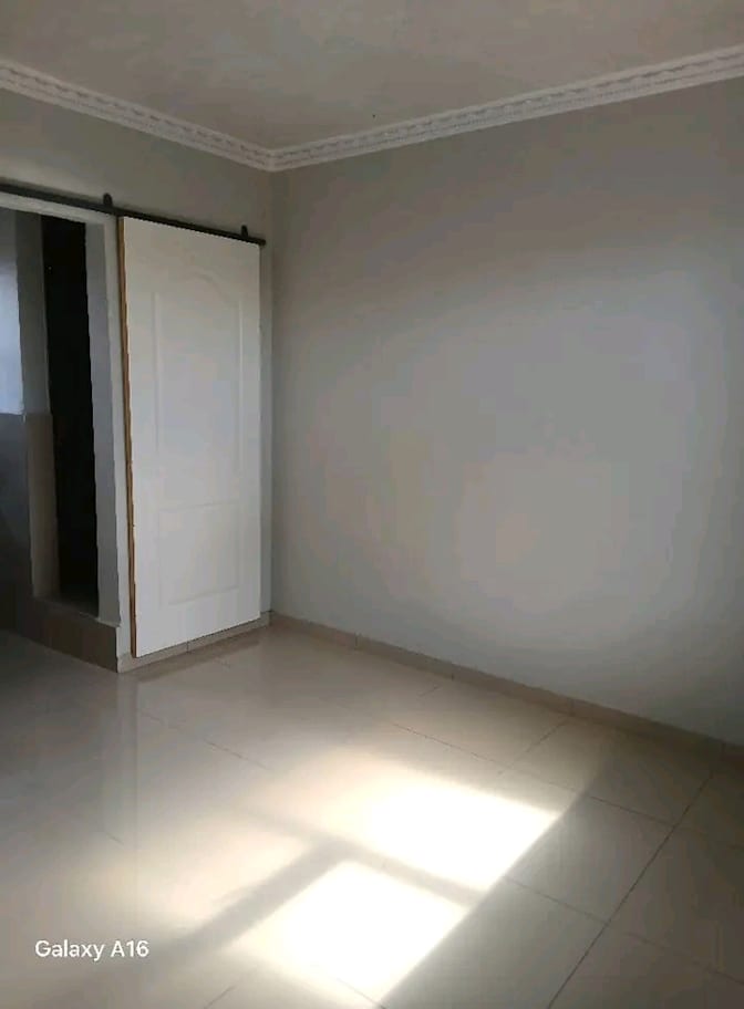 Thulani's room