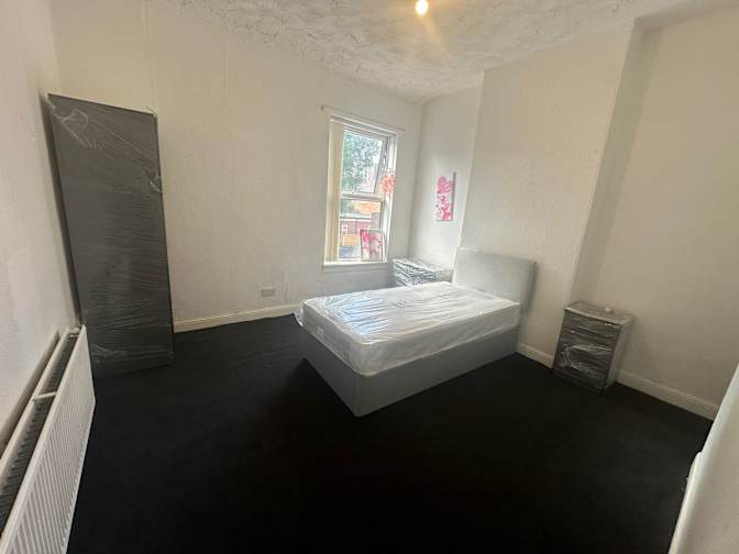 Black Country Homes's room