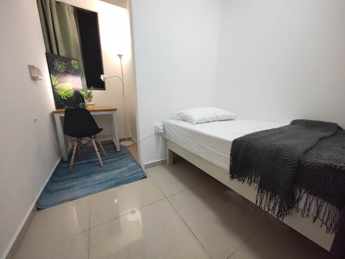 leong tie's room