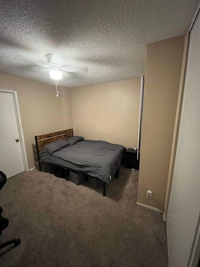 Oscar Iglesias's room
