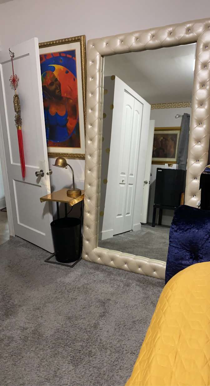 Essence's room