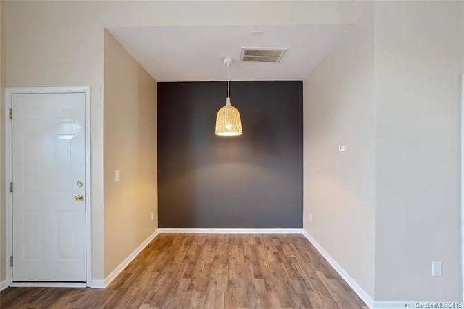 Alcove Rooms's room