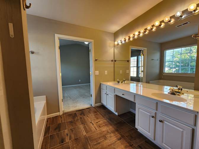 Alcove Rooms's room