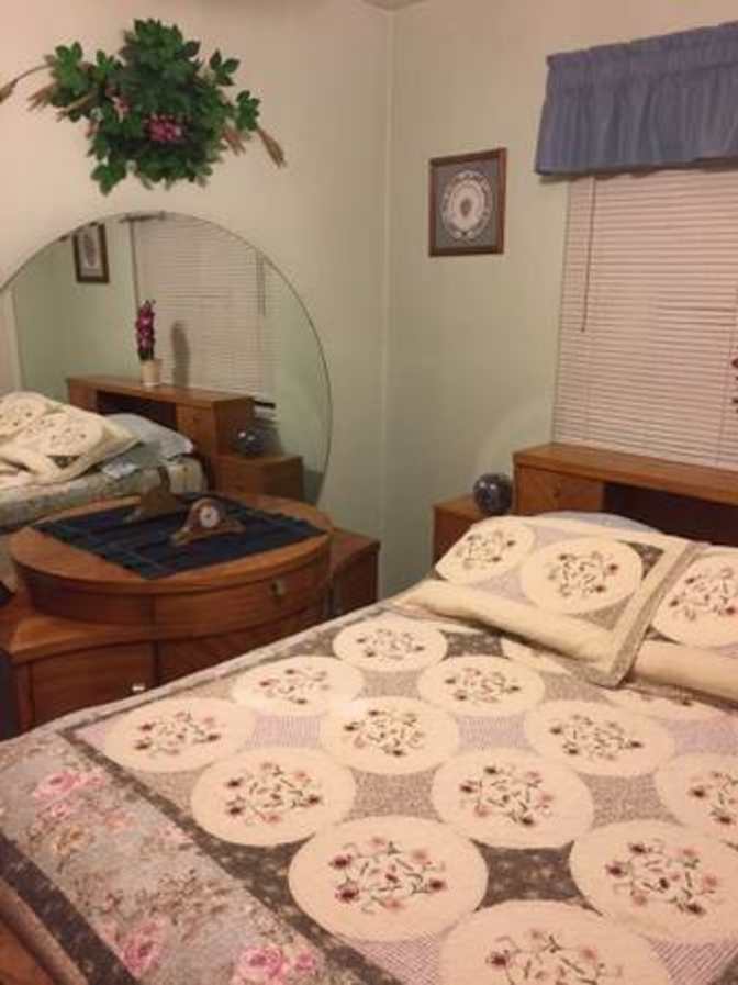 ROOM FOR RENT's room