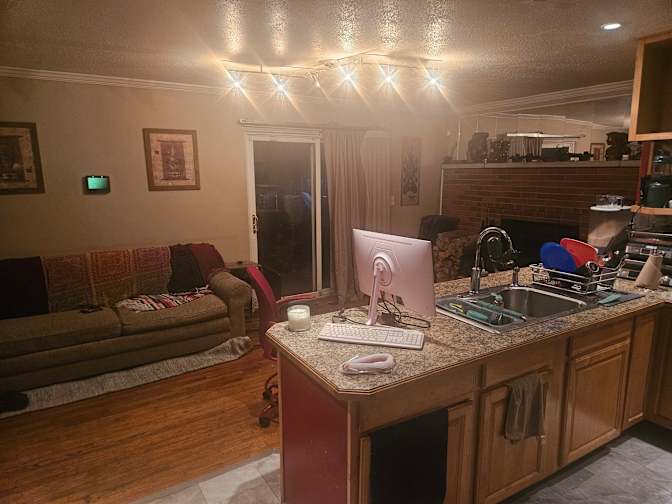 Lee's room