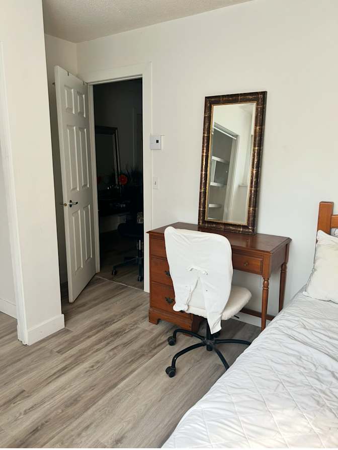Katy Saunders's room