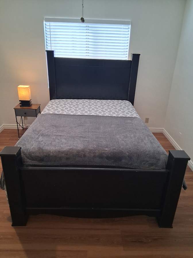 Dee's room