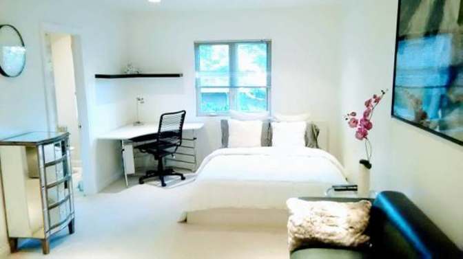 Modern Furnished Bedroom for rent's room