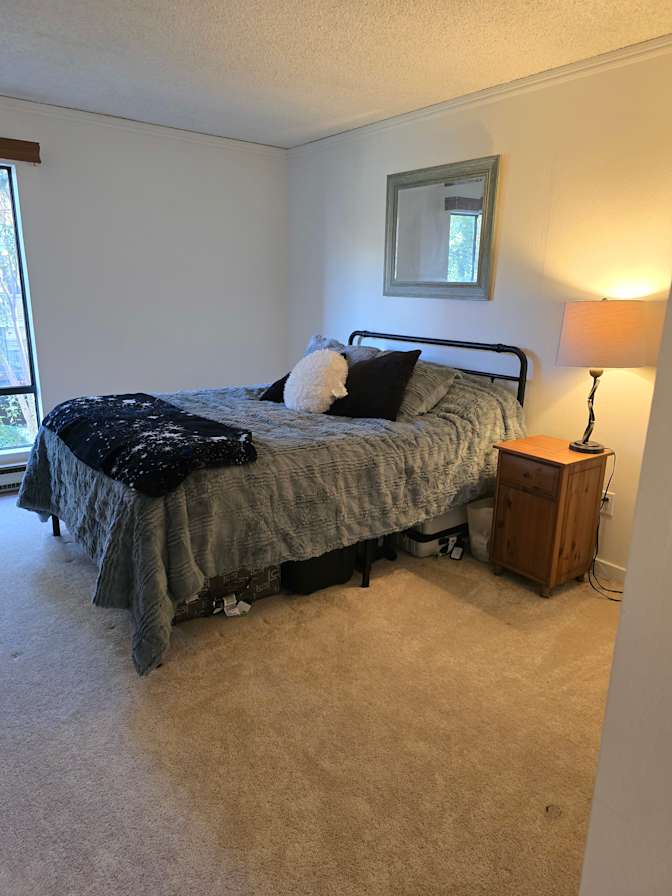 Jenn O's room