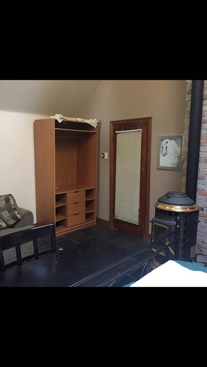 Leslie's room