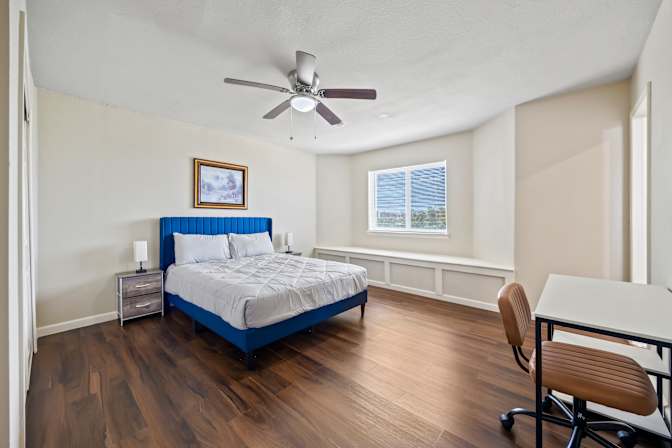 Gal's room