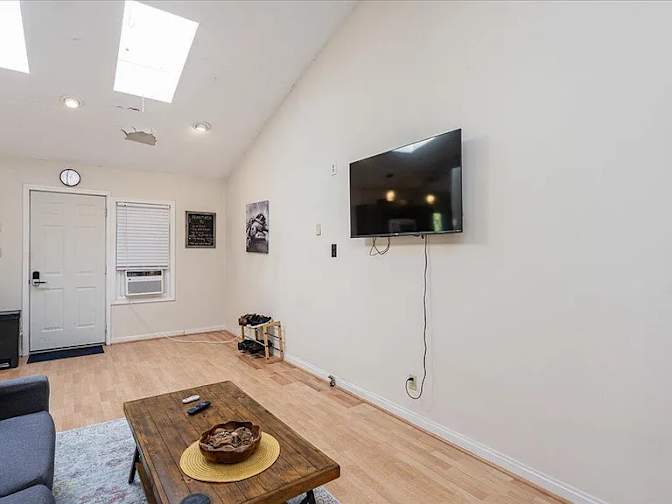 Alcove Rooms's room