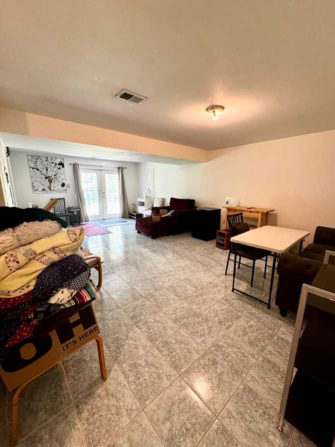 Tez's room