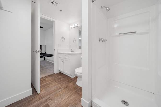 Highland Village Apartments's room