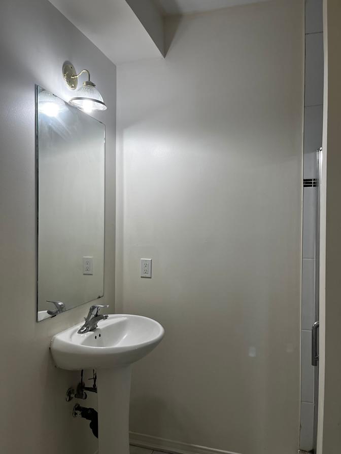 Henry Nguyen's room