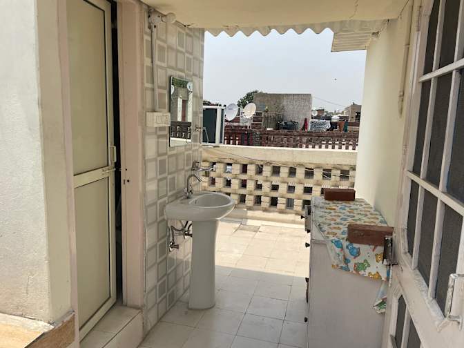 Anil Gupta's room