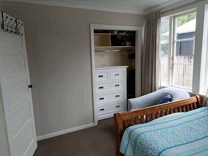 LYNDA's room