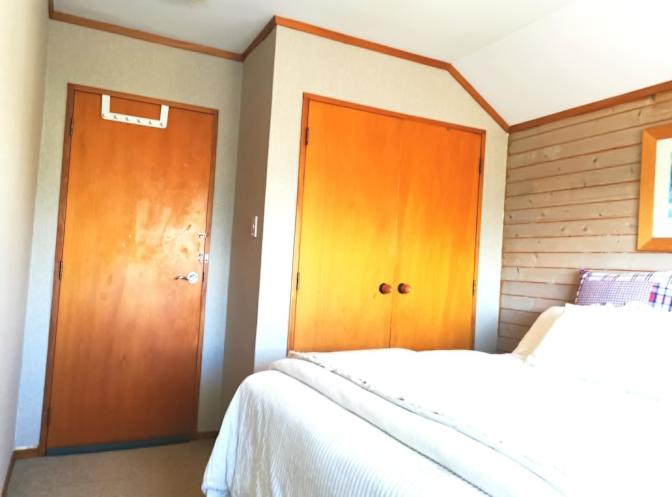 Aurora Cousins's room