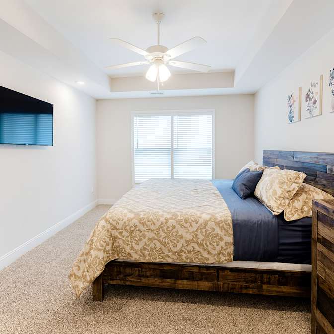 Anolv's room