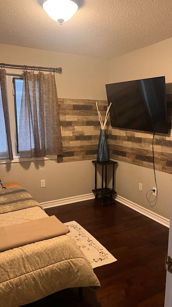 Gladys Edun I.'s room