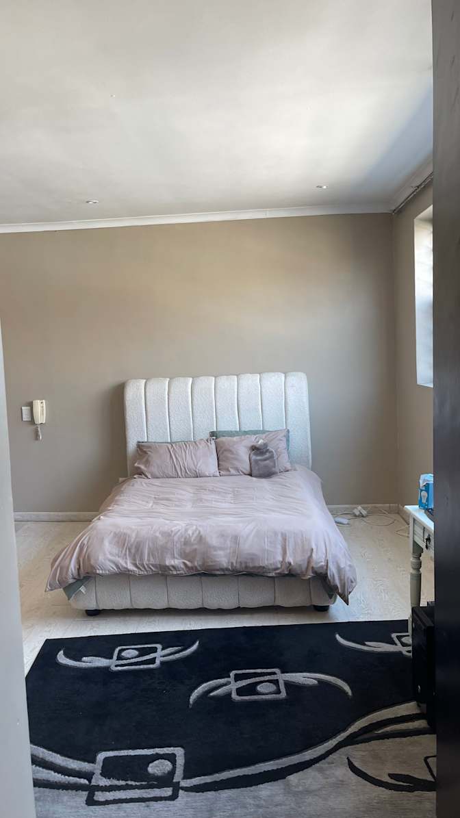 Azola's room