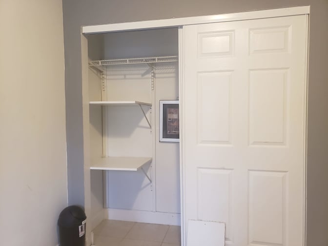 Enrique's room