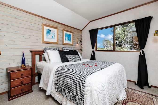 Aurora Cousins's room