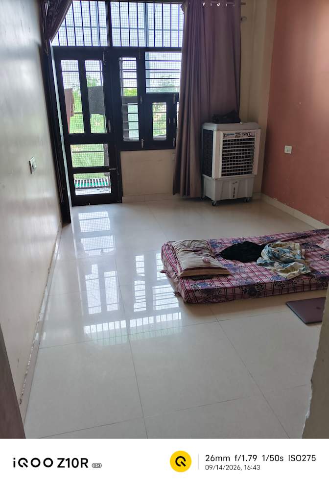 NIKKI CHAUHAN's room