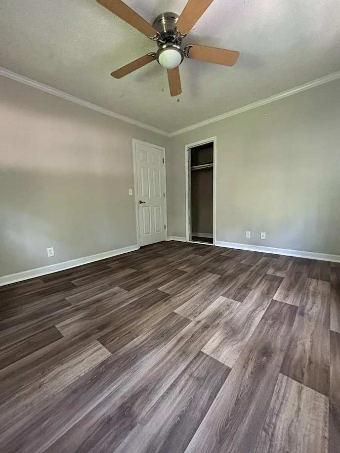 Alcove Rooms's room