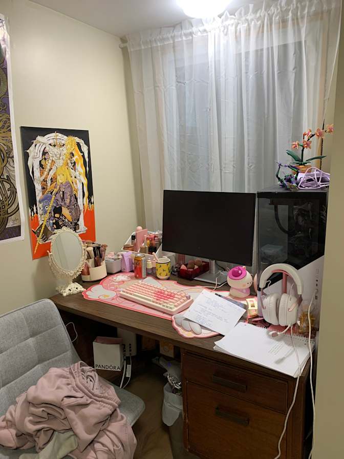 Yanina Kharytanovich's room