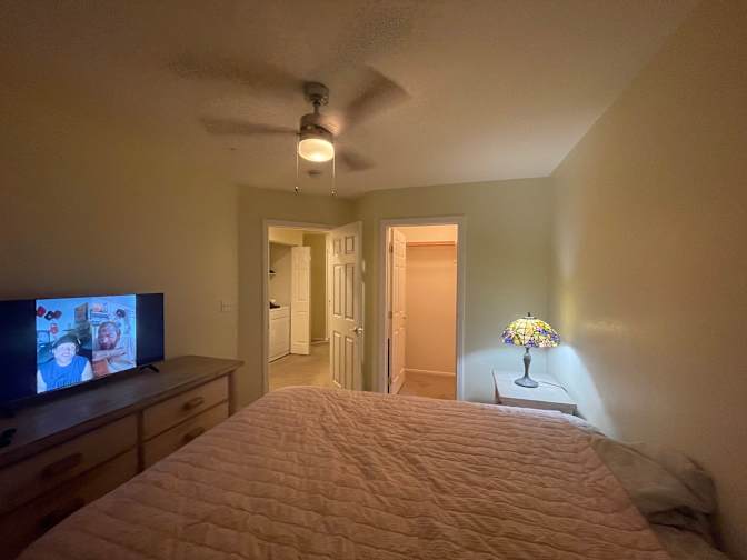 Carlos's room