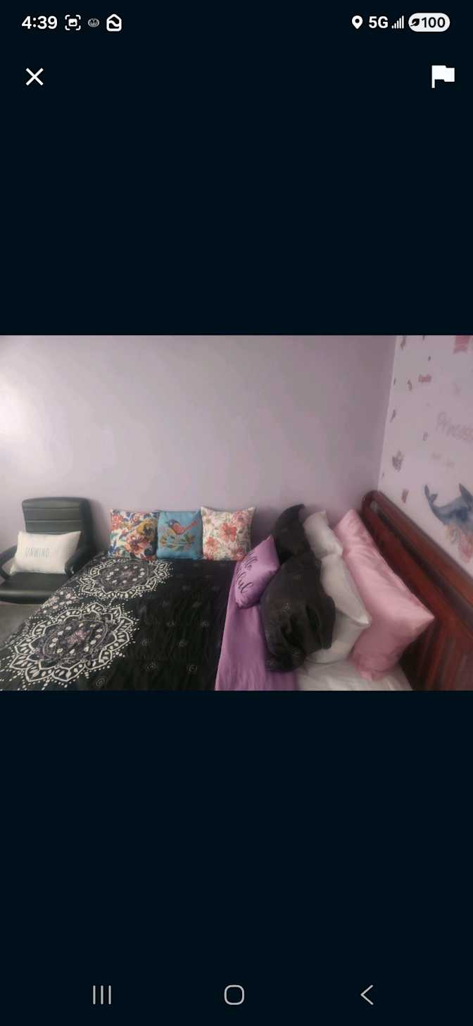 Derrick scott's room