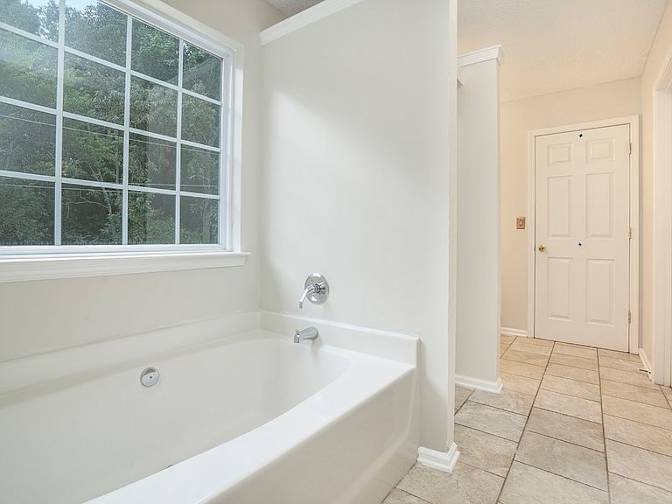 lifedoorrentals's room
