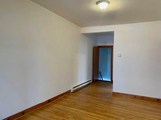 Safia Desrosiers's room