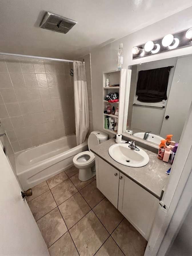 Constanza Retamal apud's room