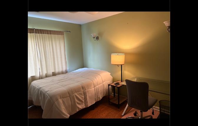 Fully Furnished's room
