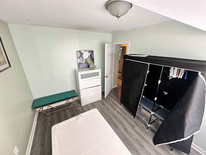 Maneth's room