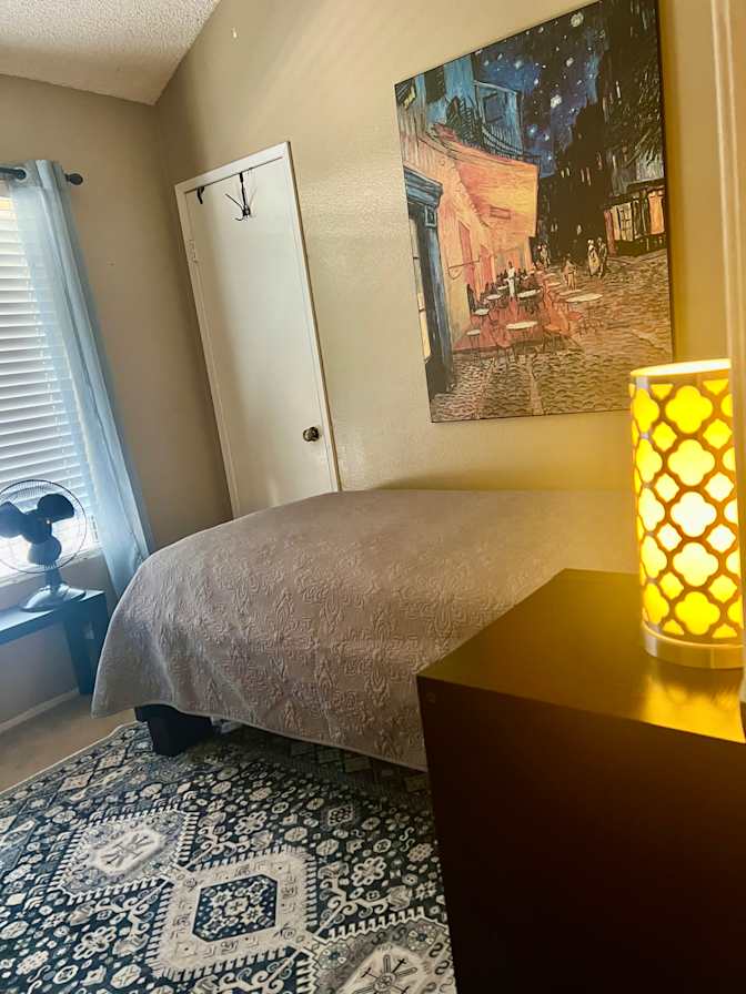 Roberto's room