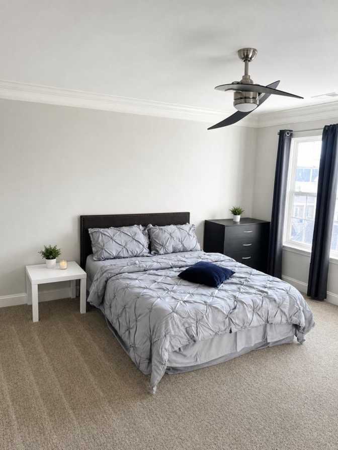Rooms in townhouse to rent's room