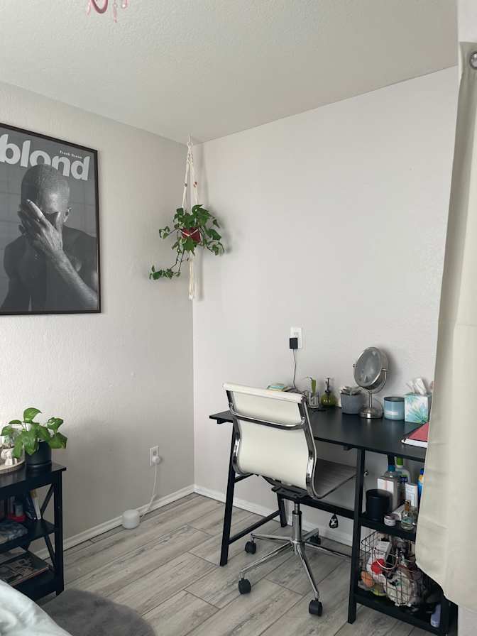 Derah's room