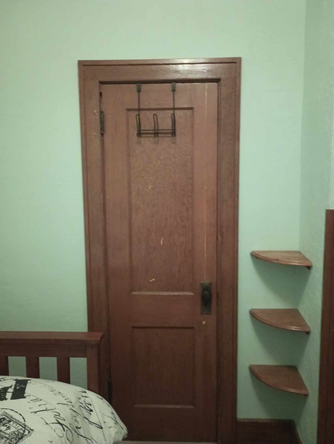 Eric Peterson's room