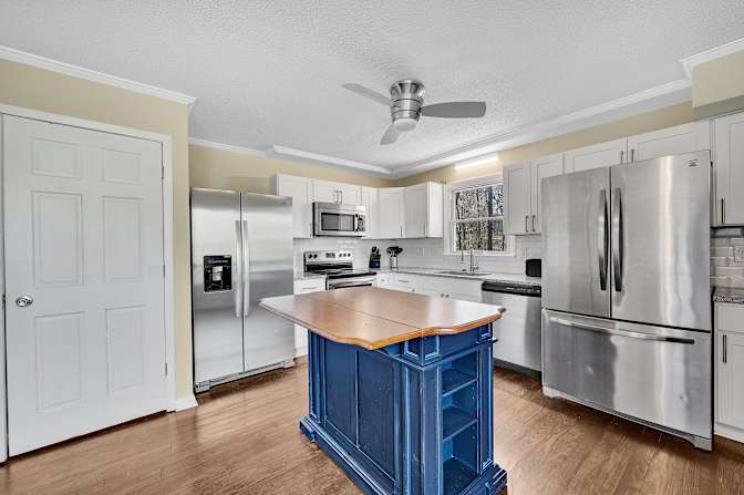 lifedoorrentals's room