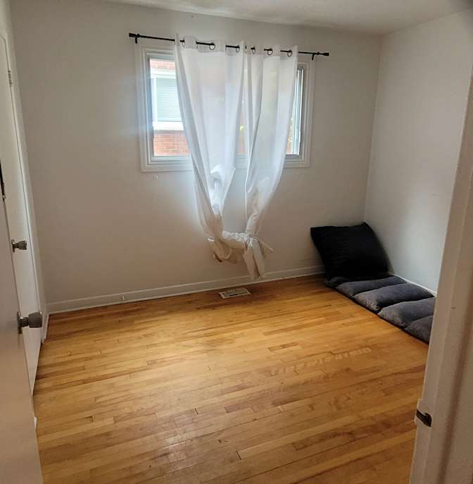 OL'DOCWATSON's room
