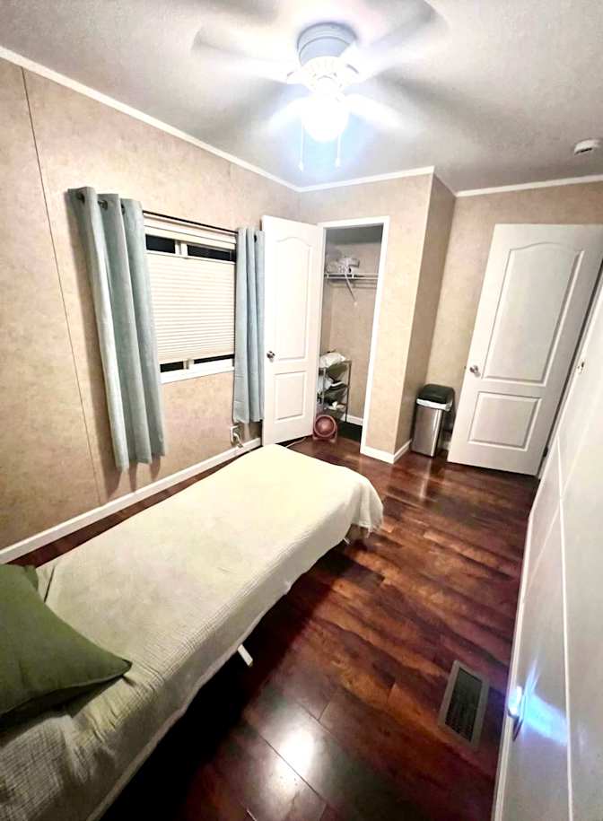 Lisa's room