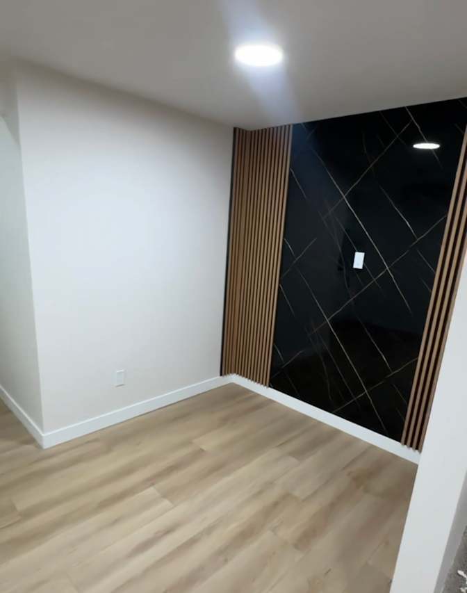 Caroline's room