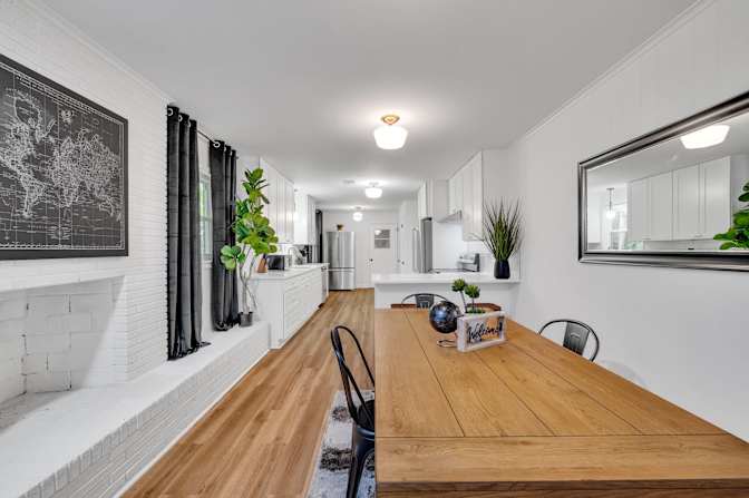 lifedoorrentals's room